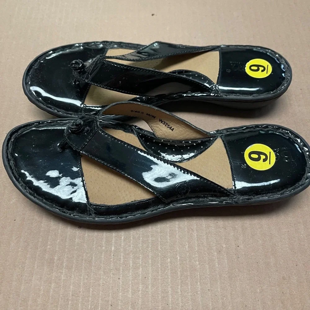 b.ø.c. Børn Concept Black Patent Alisha Flip Flops Womens US 9 Boho Beach NWOT
